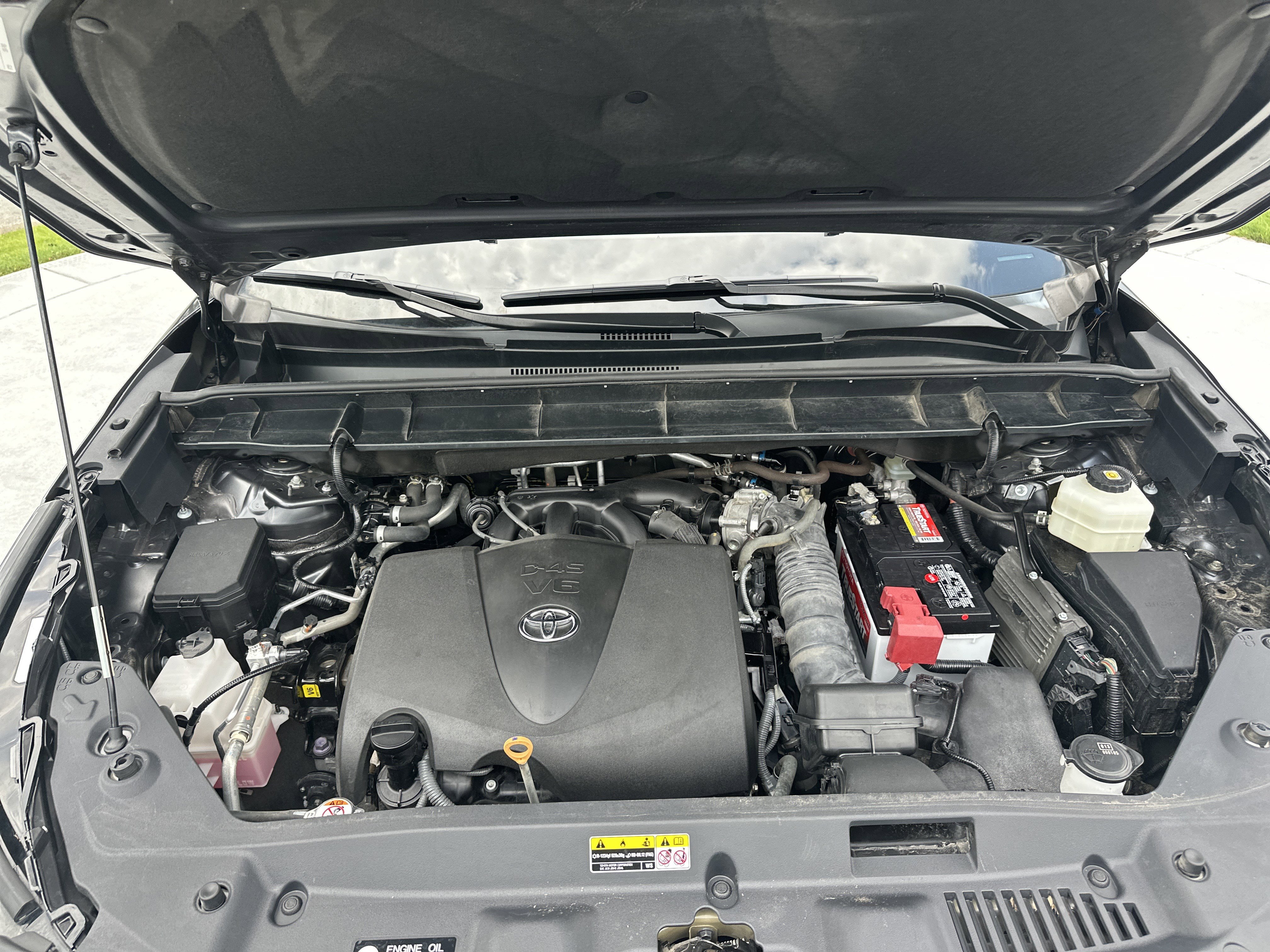 Used 2020 Toyota Highlander XLE AWD/4WD image 35