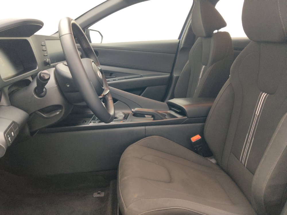 Used 2025 Hyundai Elantra Sport FWD image 17