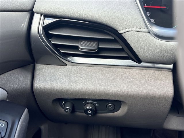 Used 2018 Chevrolet Traverse LT image 17