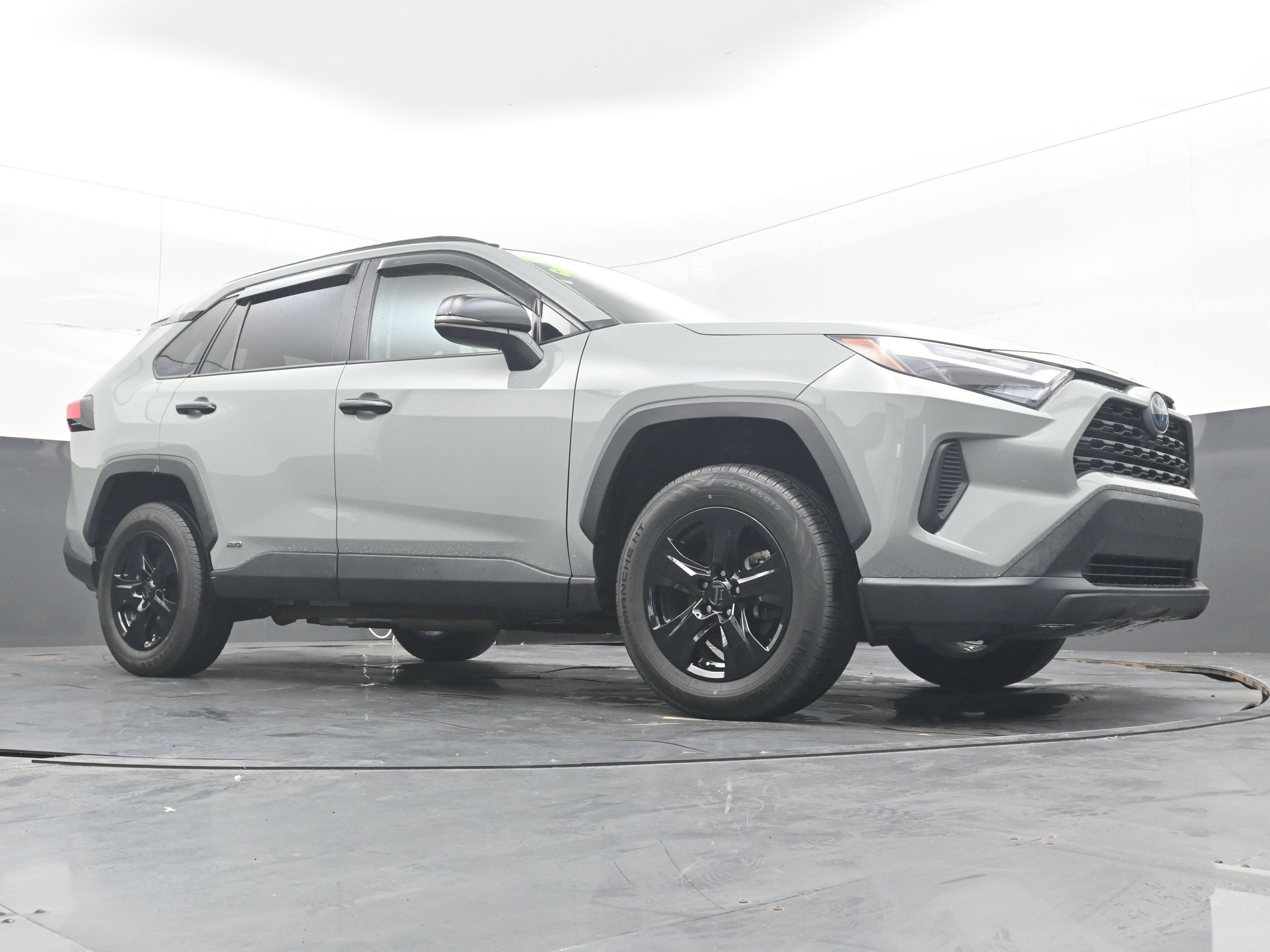 Used 2022 Toyota RAV4 XLE AWD/4WD image 23