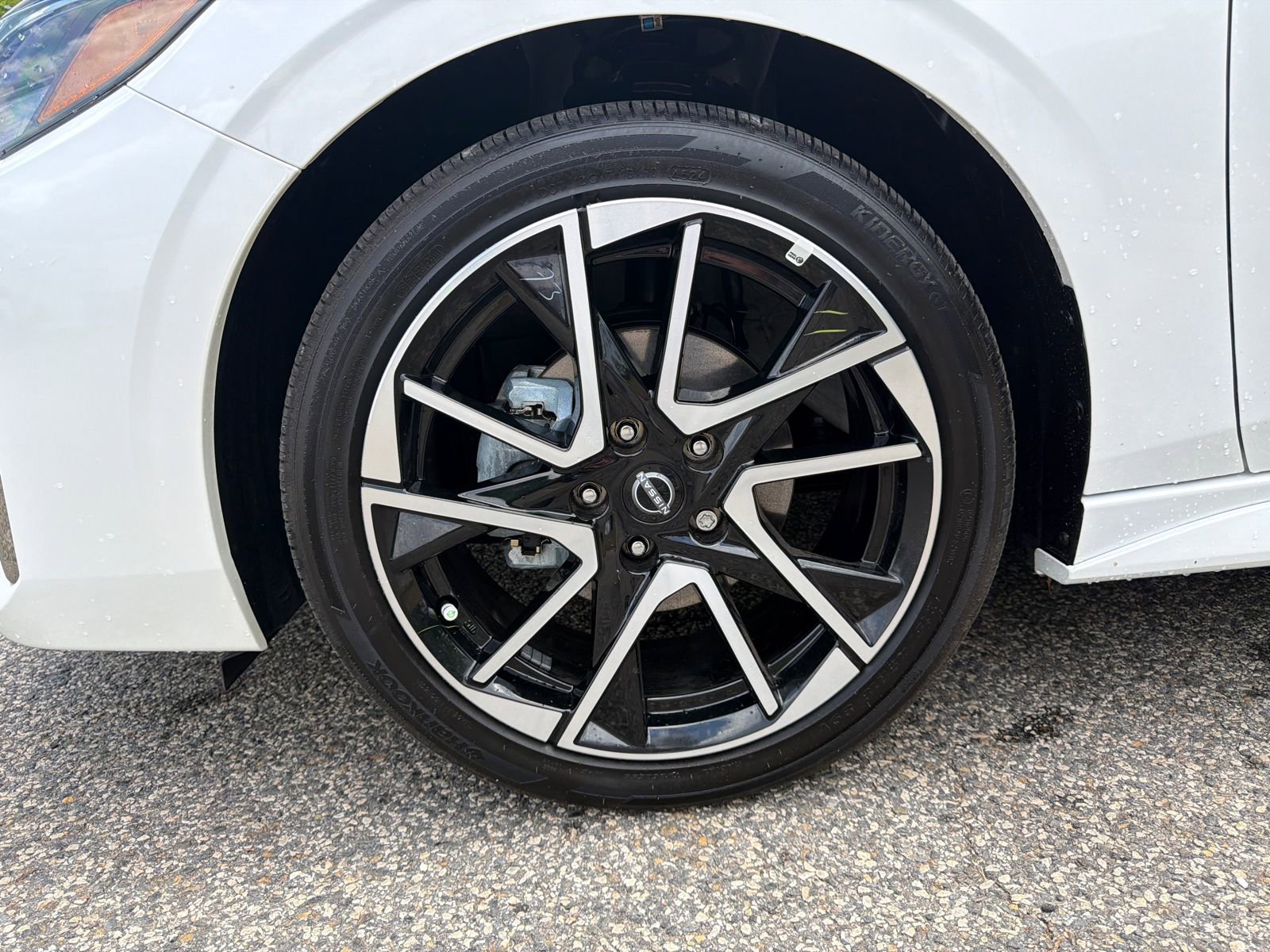 Certified 2025 Nissan Sentra SR w/ SR Premium Package FWD image 11