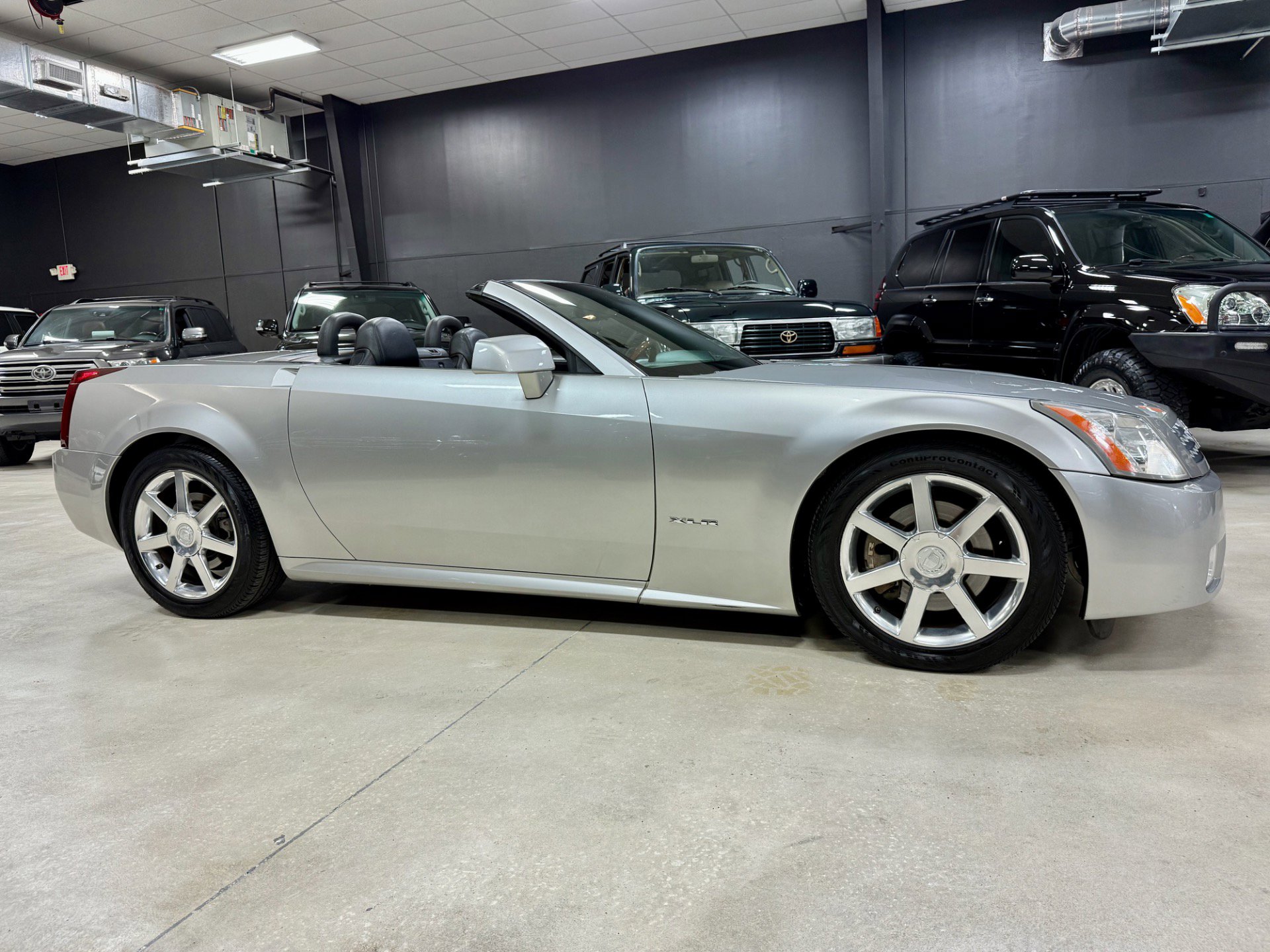 Used 2006 Cadillac XLR image 1