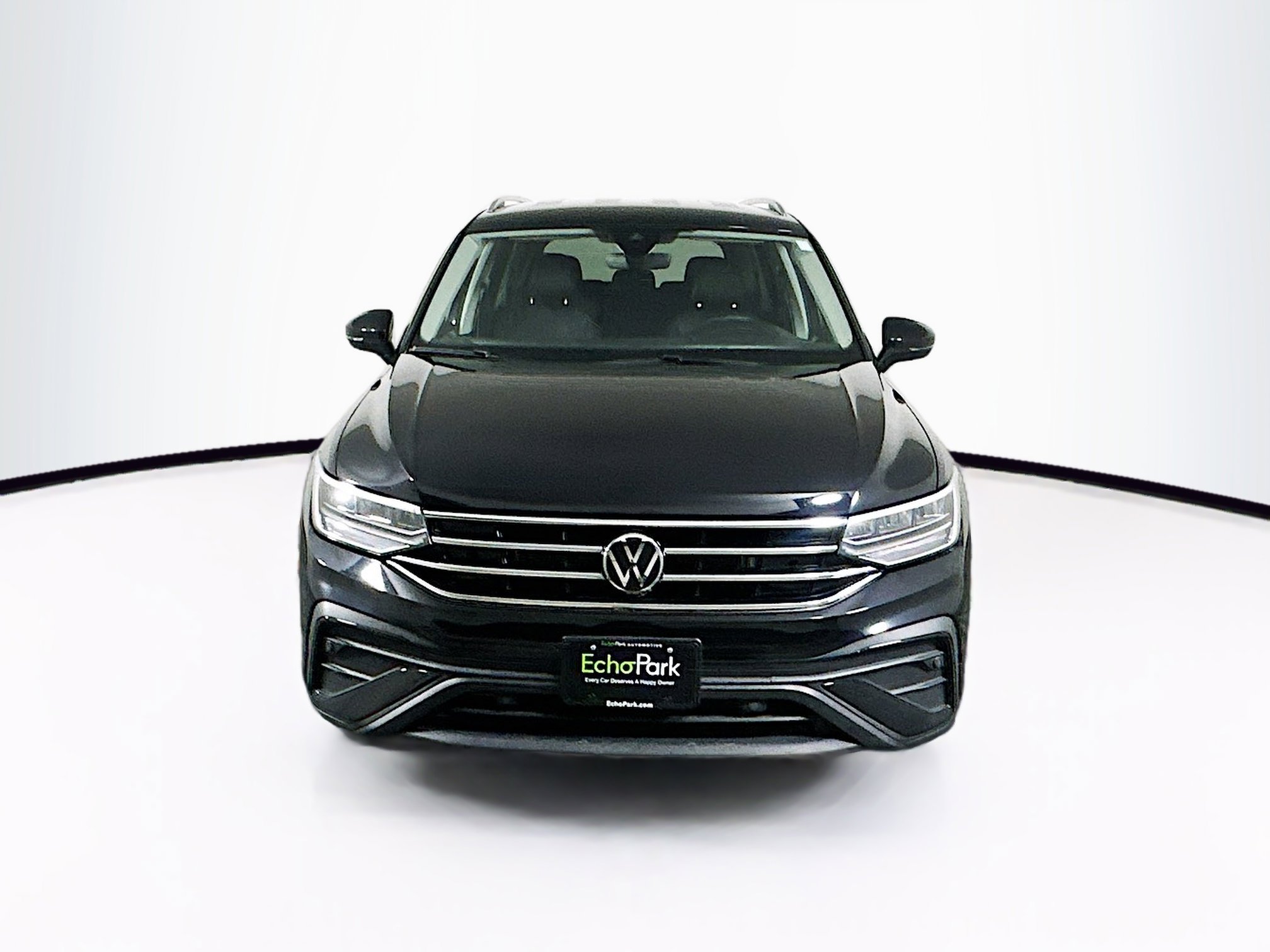 Used 2023 Volkswagen Tiguan SE FWD image 2