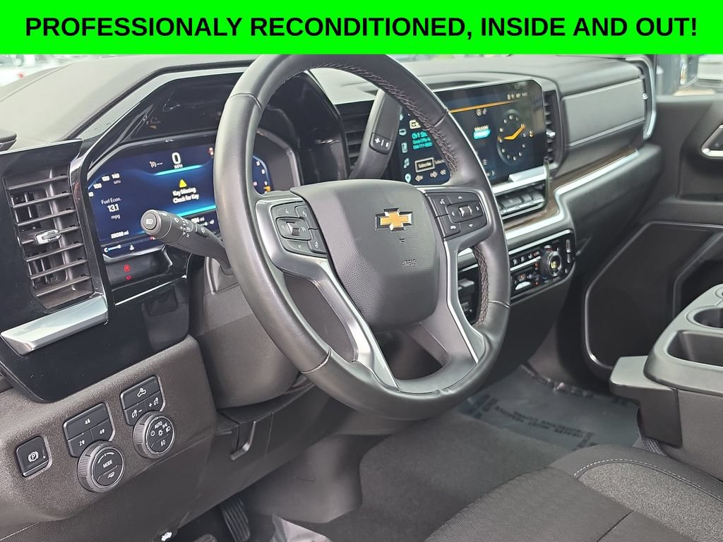 Used 2025 Chevrolet Silverado 2500 LT w/ Convenience Package AWD/4WD image 8
