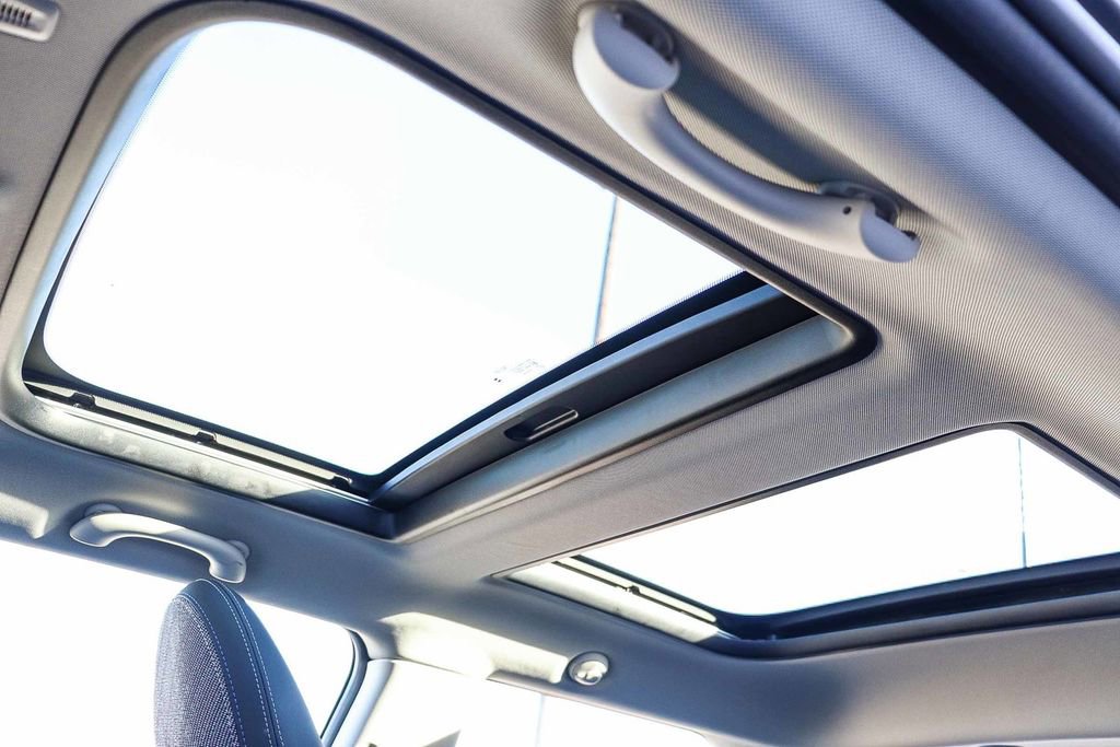 Used 2025 MINI Cooper 2-Door Hardtop image 28