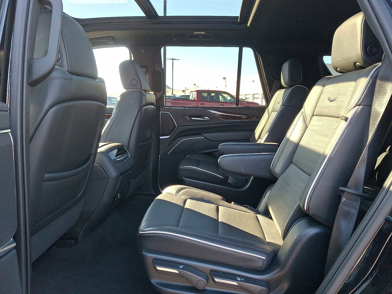 Used 2023 Cadillac Escalade Premium Luxury image 10