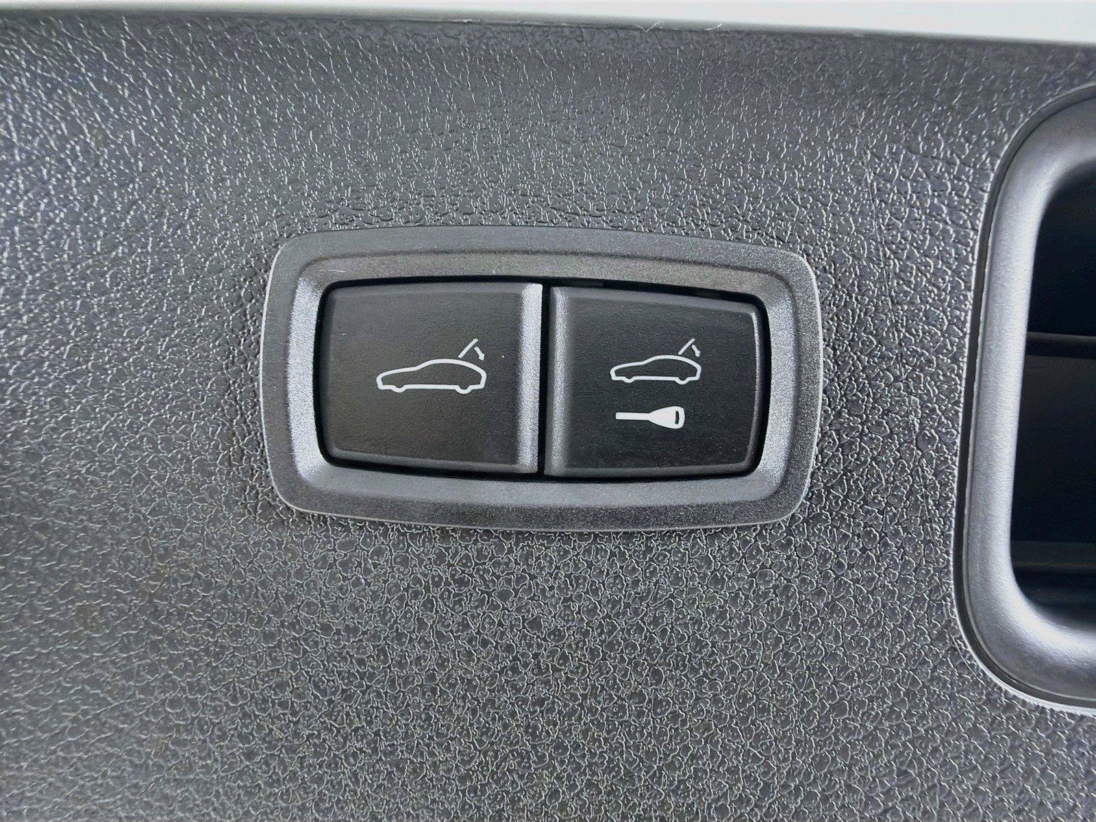 Certified 2026 Porsche Macan Turbo AWD/4WD image 26
