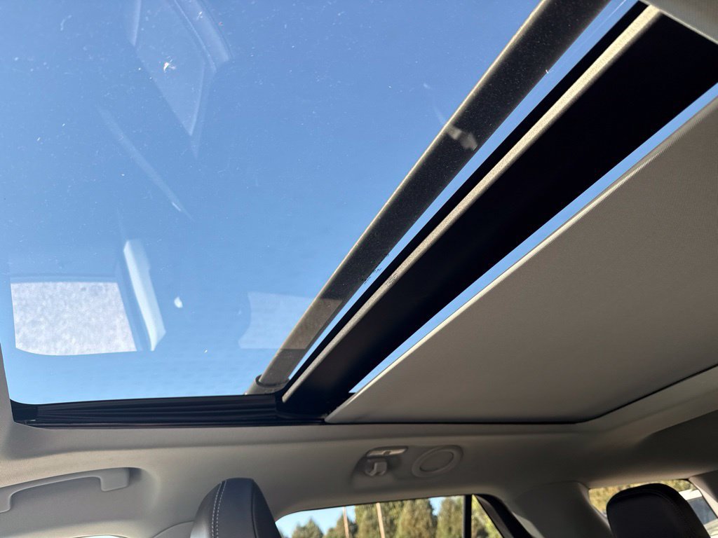 Certified 2023 Ford Explorer XLT w/ Equipment Group 202A AWD/4WD image 23