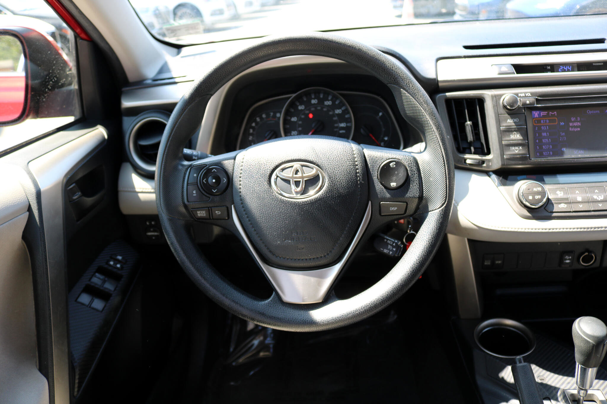 Used 2013 Toyota RAV4 XLE image 26