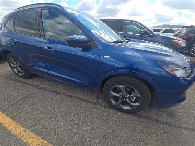 Certified 2023 Ford Escape ST-Line Select w/ Tech Pack #2 AWD/4WD image 3