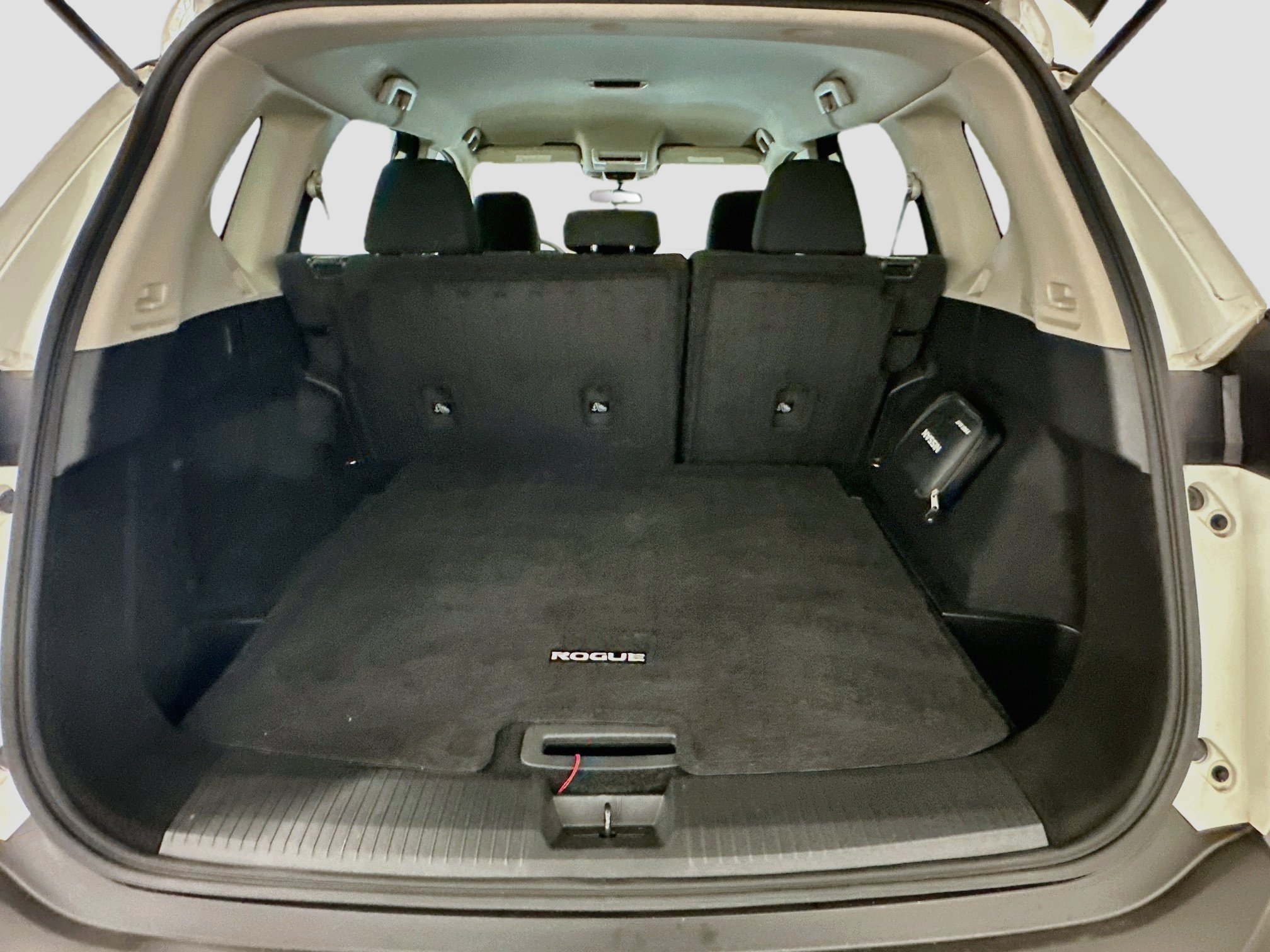 Used 2023 Nissan Rogue S AWD/4WD image 29