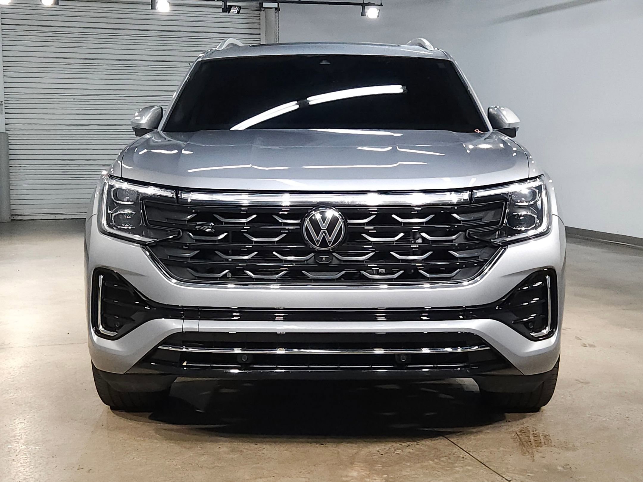 Used 2024 Volkswagen Atlas SEL Premium R-Line AWD/4WD image 2