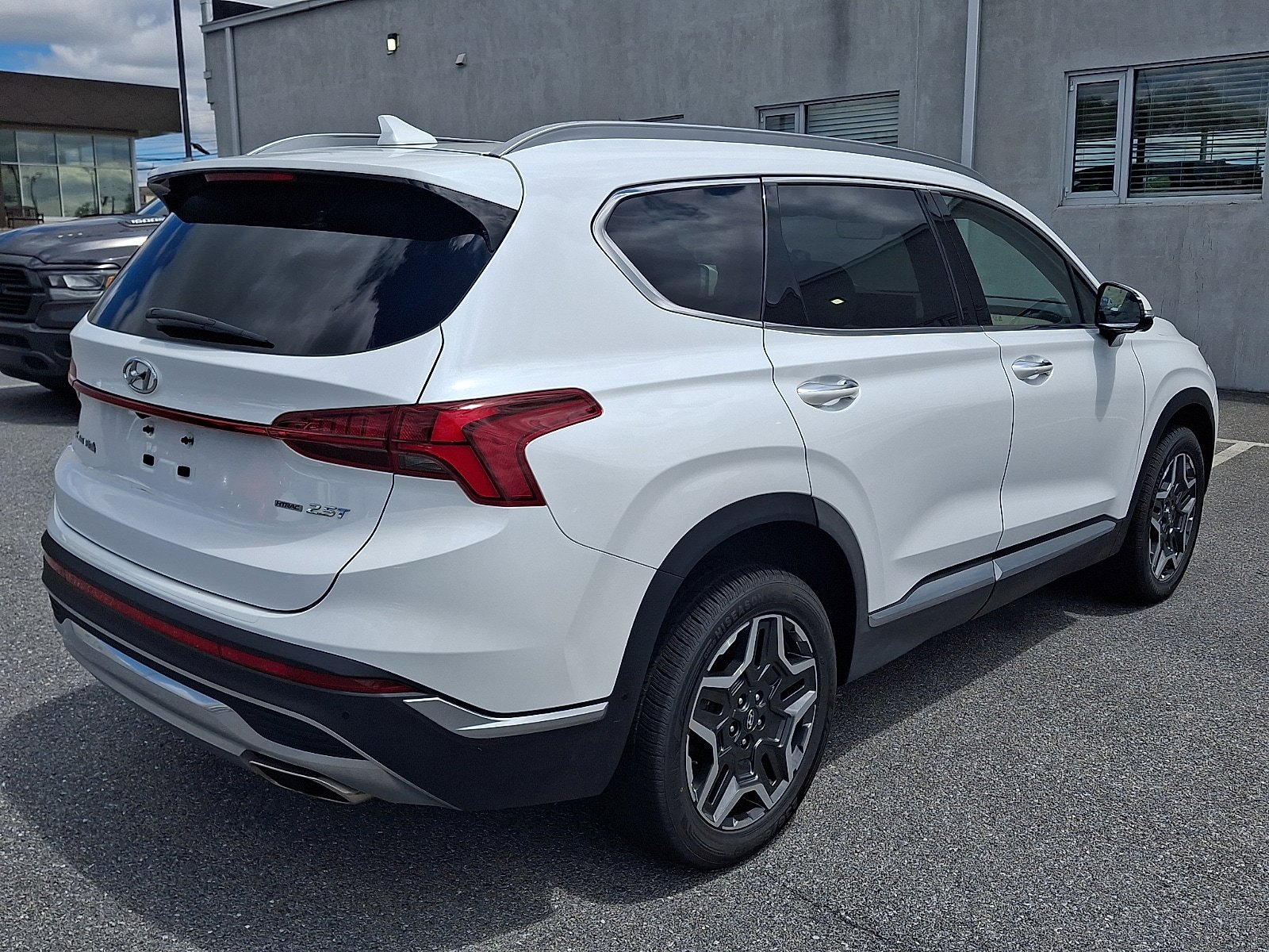 Used 2021 Hyundai Santa Fe Limited w/ Cargo Package AWD/4WD image 5