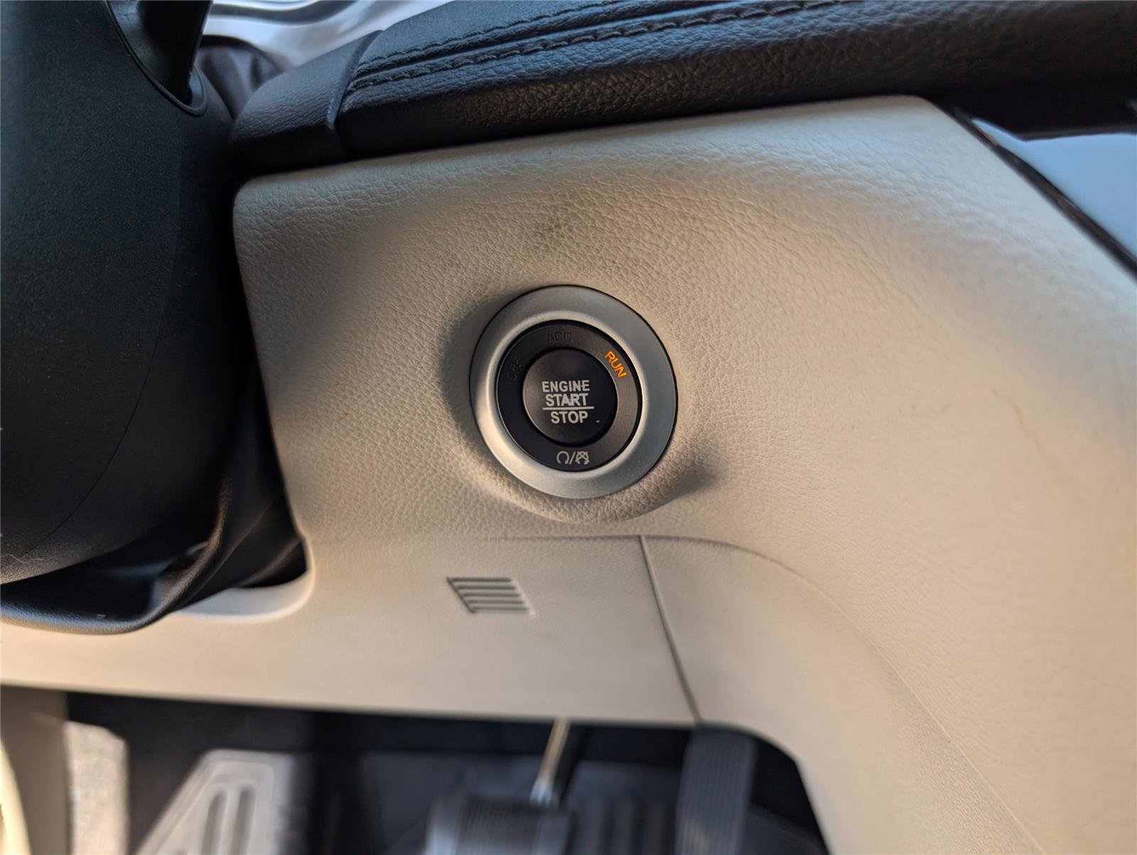 Used 2018 Chrysler Pacifica Limited image 21