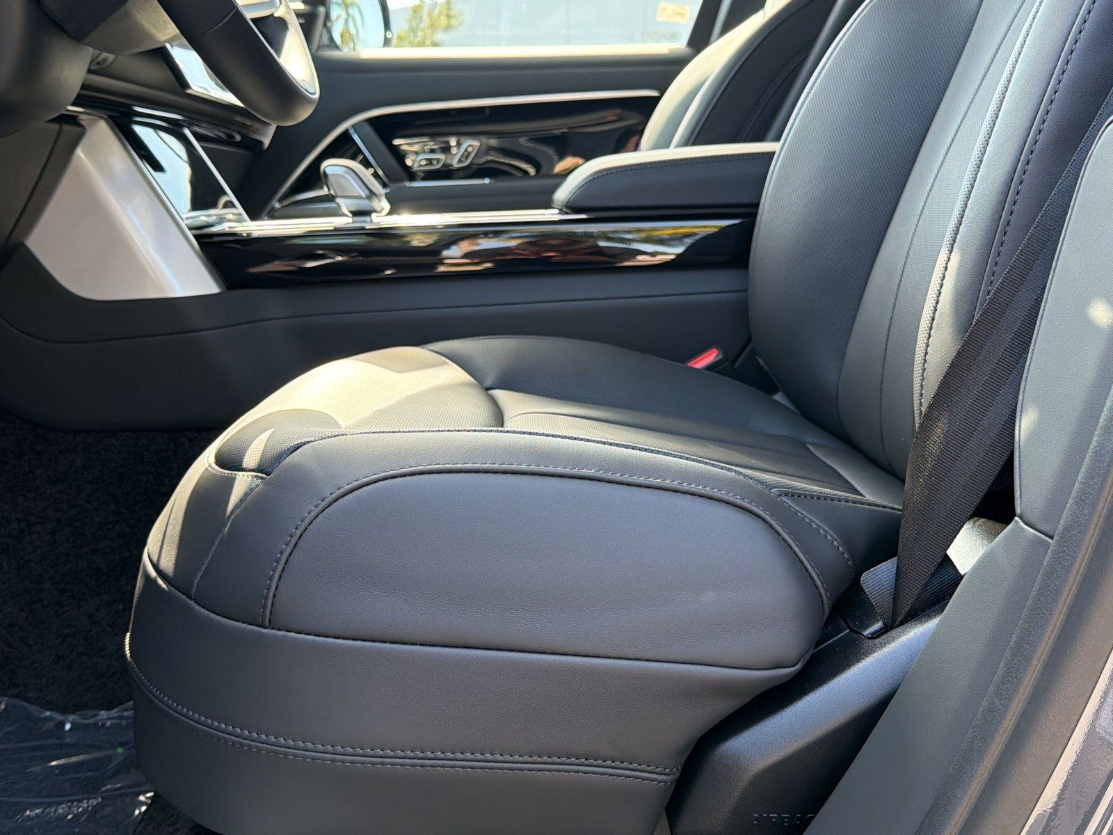 New 2026 Land Rover Range Rover SE AWD/4WD image 5