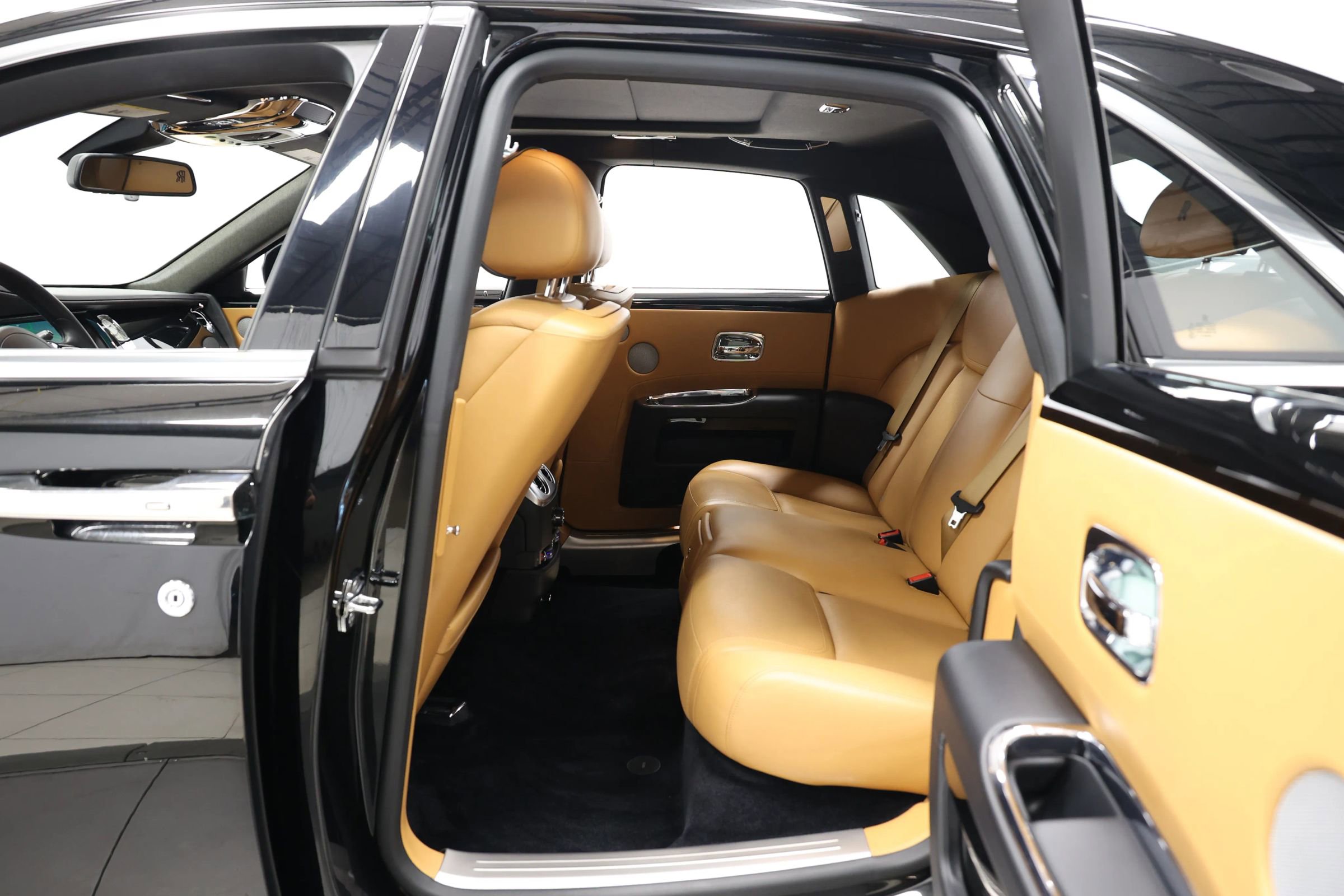 Used 2017 Rolls-Royce Ghost image 47