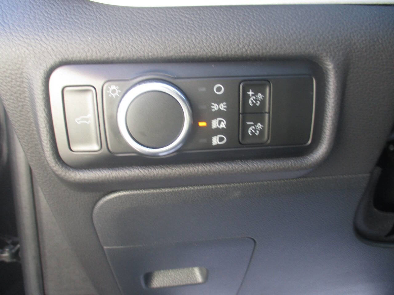 Used 2024 Ford Explorer XLT image 17