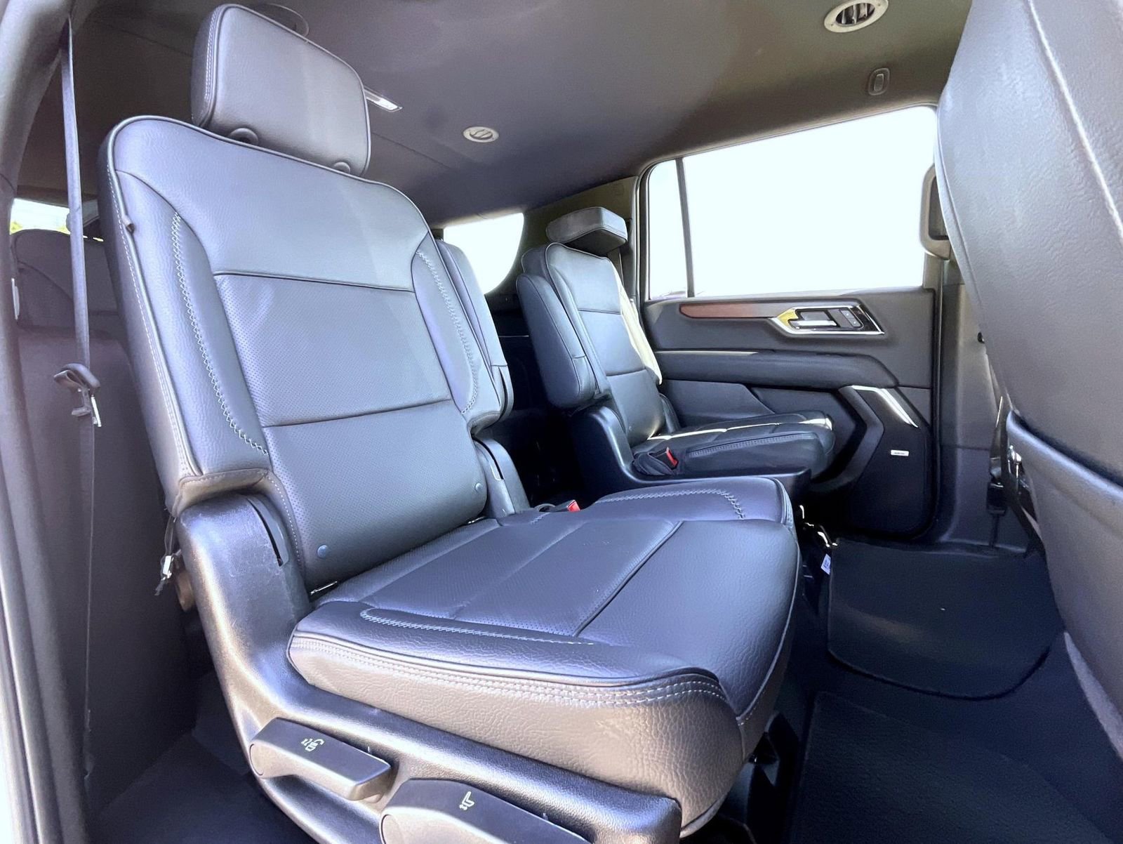 Used 2025 GMC Yukon XL Denali AWD/4WD image 18