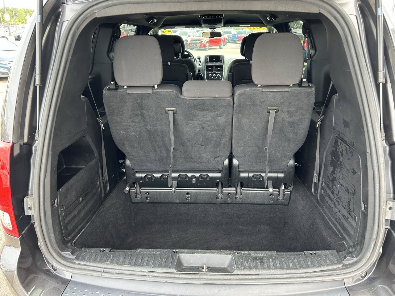Used 2018 Dodge Grand Caravan SE FWD image 14