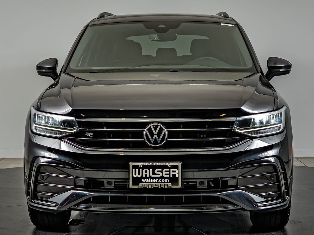 Used 2023 Volkswagen Tiguan SE R-Line FWD image 2