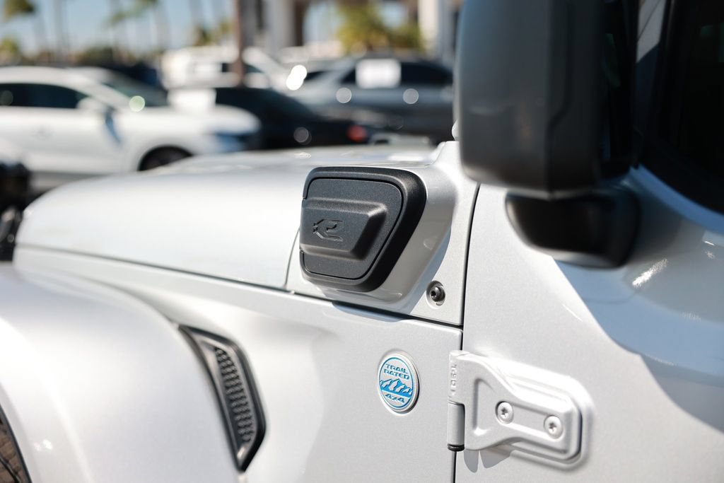 Used 2022 Jeep Wrangler Unlimited Sahara AWD/4WD image 16