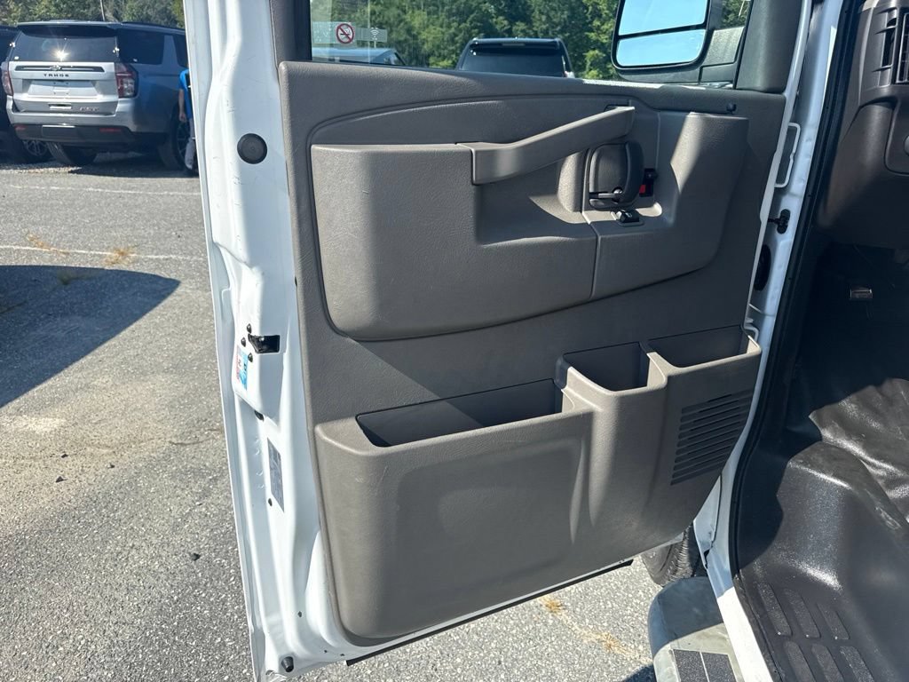Used 2022 GMC Savana 2500 w/ Driver Convenience Package RWD image 16