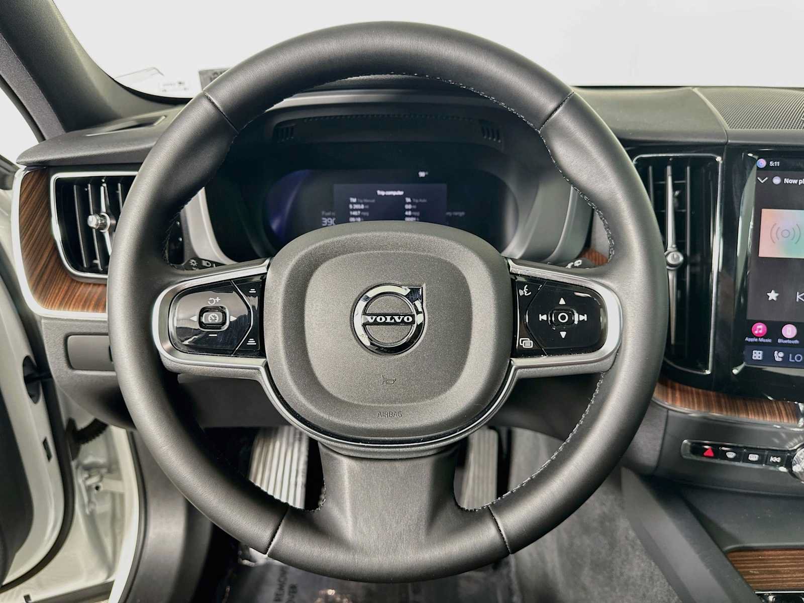 Used 2024 Volvo XC60 T8 Plus w/ Protection Package Premier AWD/4WD image 11