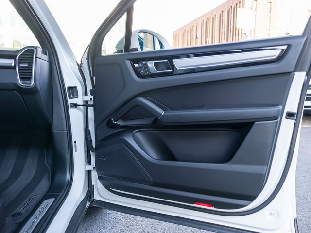 Certified 2023 Porsche Cayenne Platinum Edition w/ Premium Package Plus image 37
