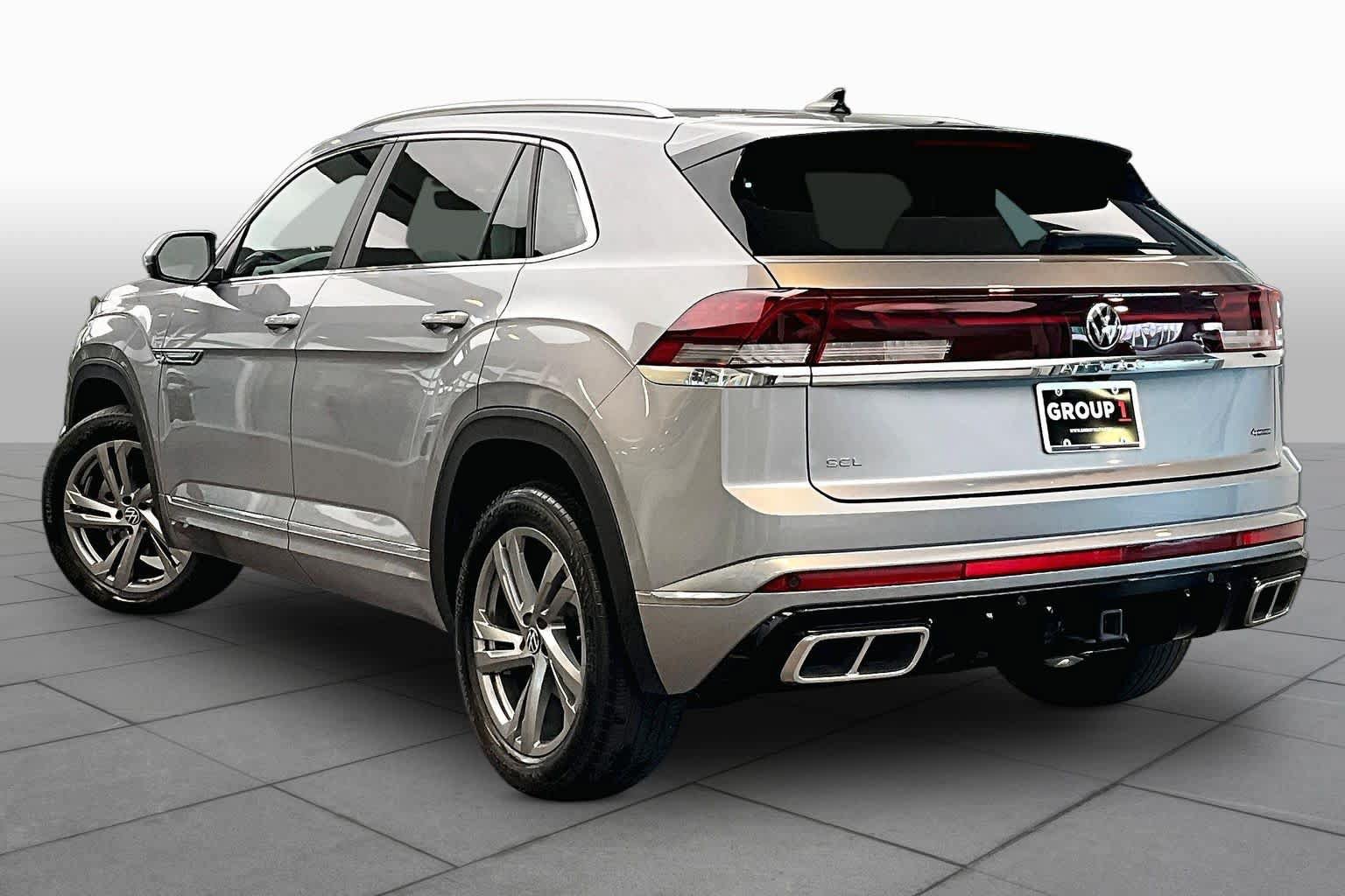 Used 2024 Volkswagen Atlas Cross Sport SEL R-Line AWD/4WD image 12