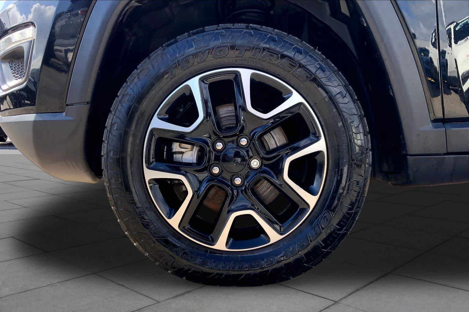 Used 2021 Jeep Compass Trailhawk AWD/4WD image 11