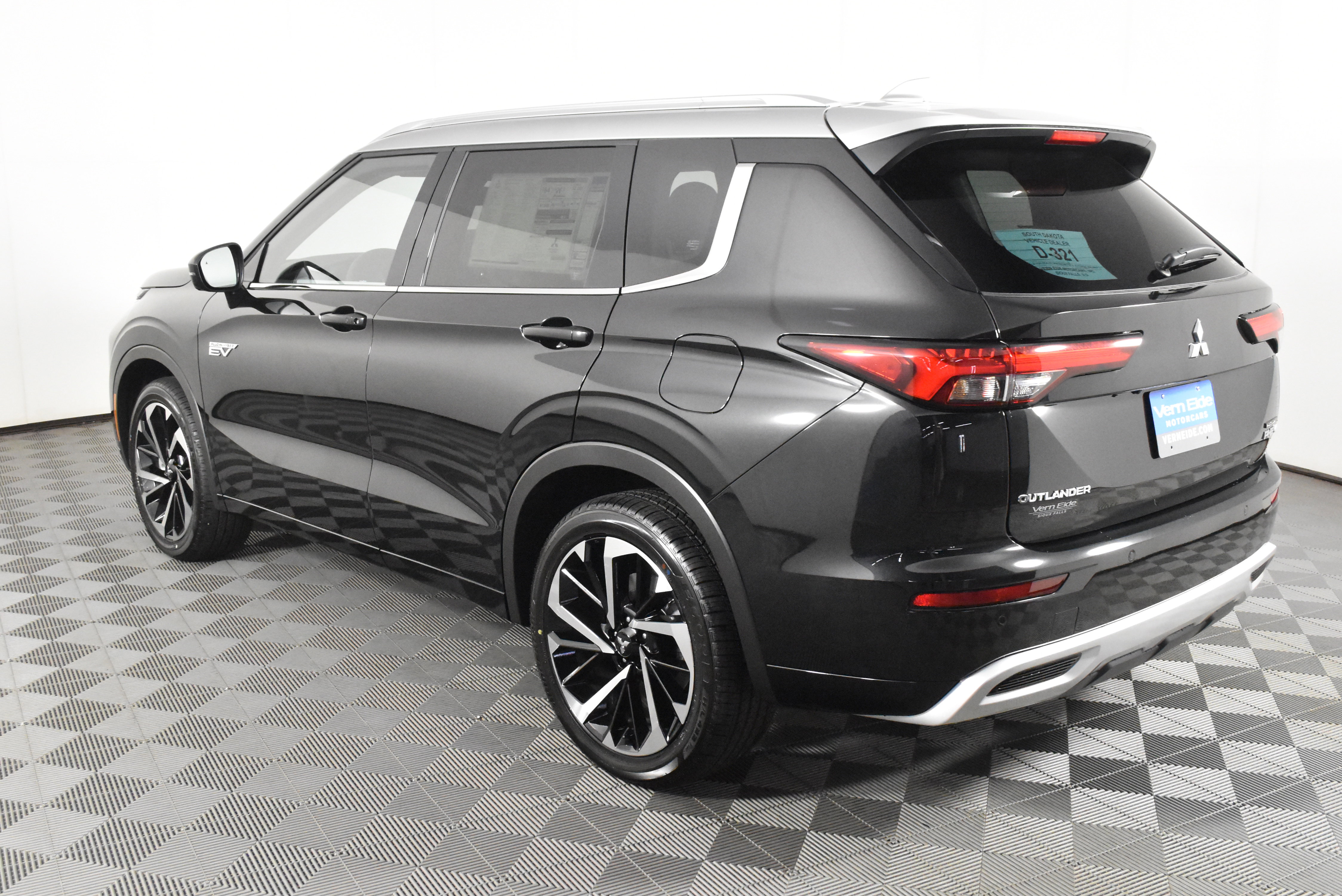 Used 2025 Mitsubishi Outlander SEL image 8