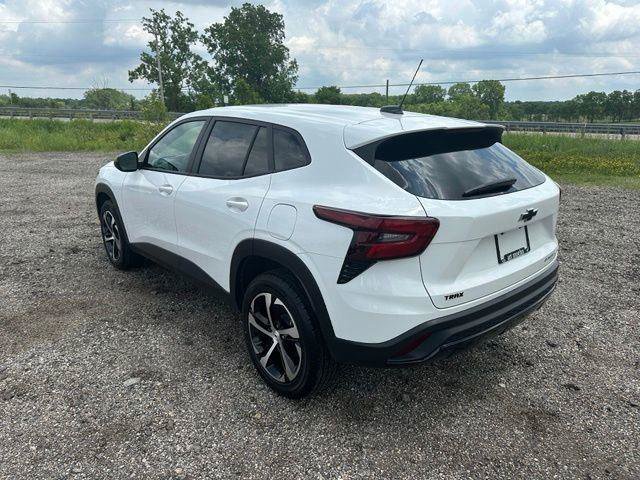 Certified 2024 Chevrolet Trax RS FWD image 19