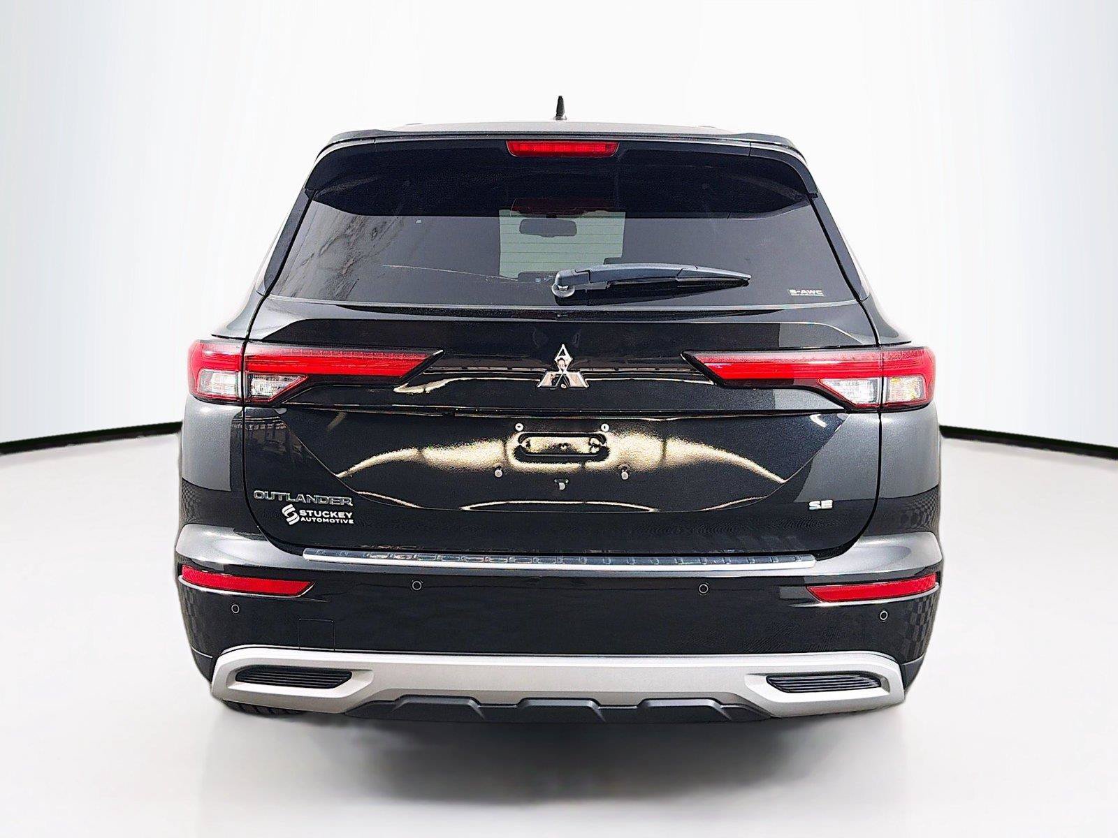 Used 2023 Mitsubishi Outlander SE AWD/4WD image 10