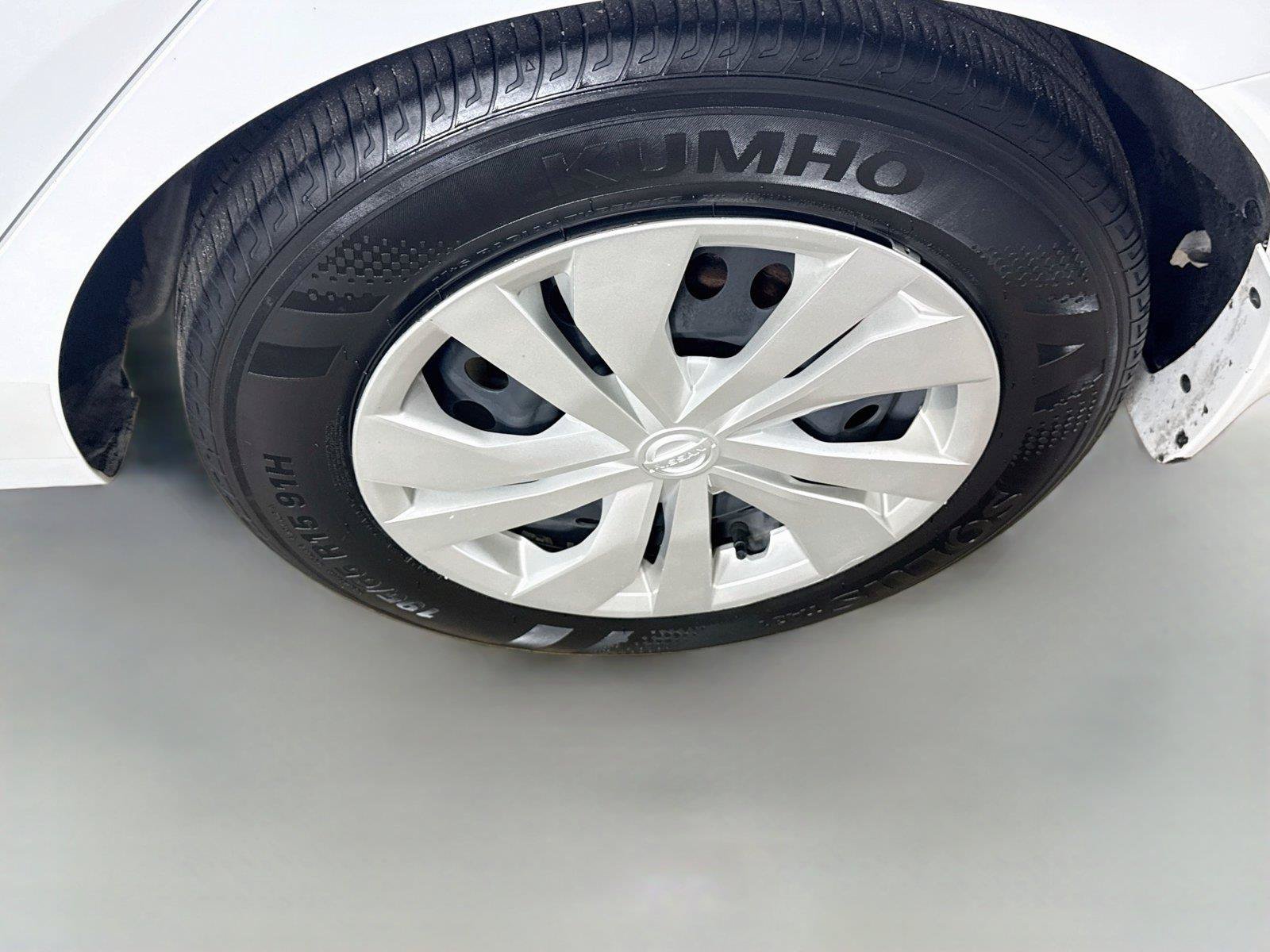 Used 2024 Nissan Versa S w/ Trunk Package FWD image 28