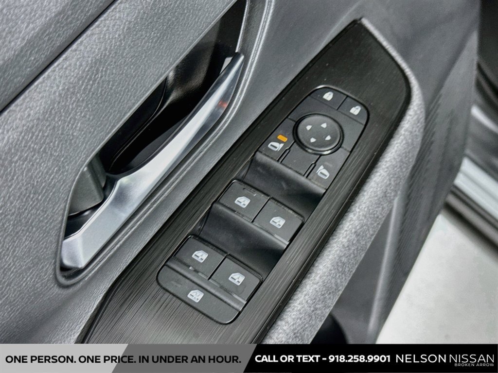 New 2027 Nissan Kicks SV w/ Cold Weather Package FWD image 17