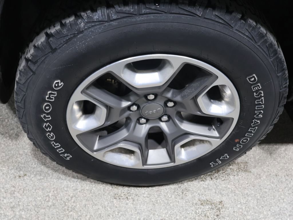 Used 2019 Jeep Cherokee Trailhawk w/ Cold Weather Group image 9