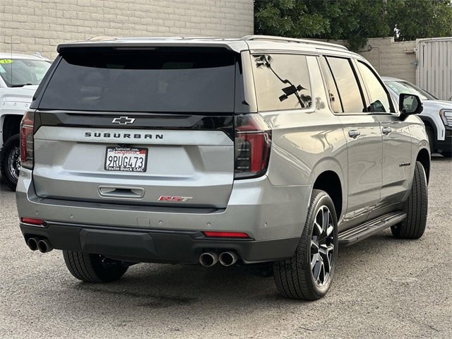 Used 2025 Chevrolet Suburban RST image 4