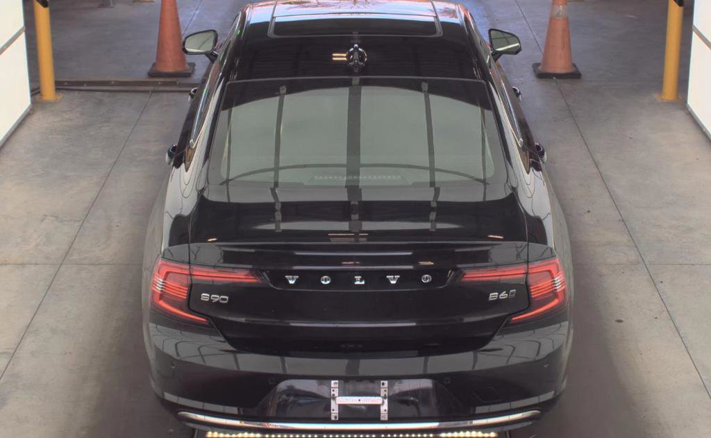 Used 2023 Volvo S90 B6 Plus image 4
