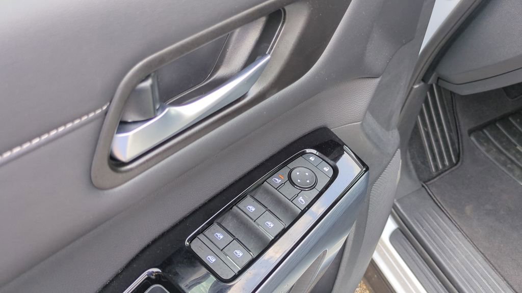 Used 2025 Nissan Pathfinder SL FWD image 13