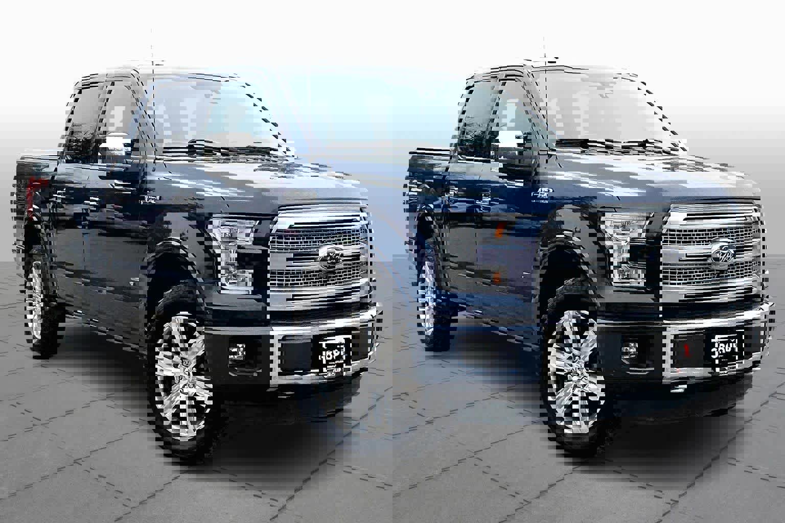 Used 2016 Ford F150 Platinum w/ Equipment Group 701A Luxury AWD/4WD image 3