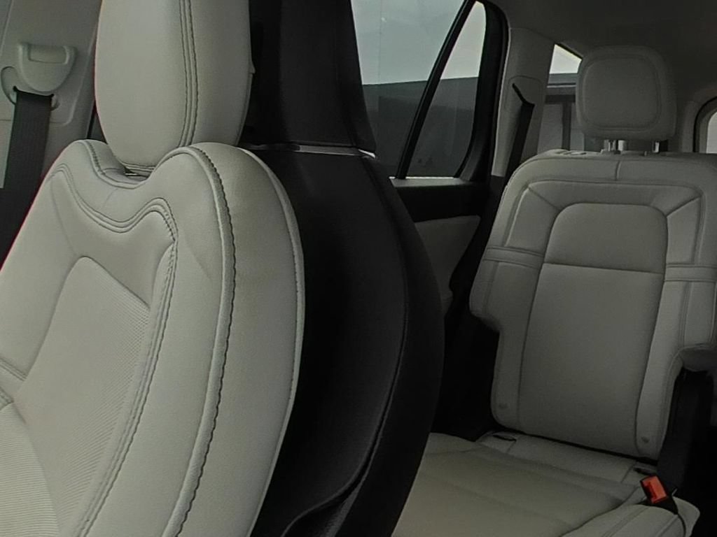 Used 2026 Lincoln Aviator Reserve AWD/4WD image 9