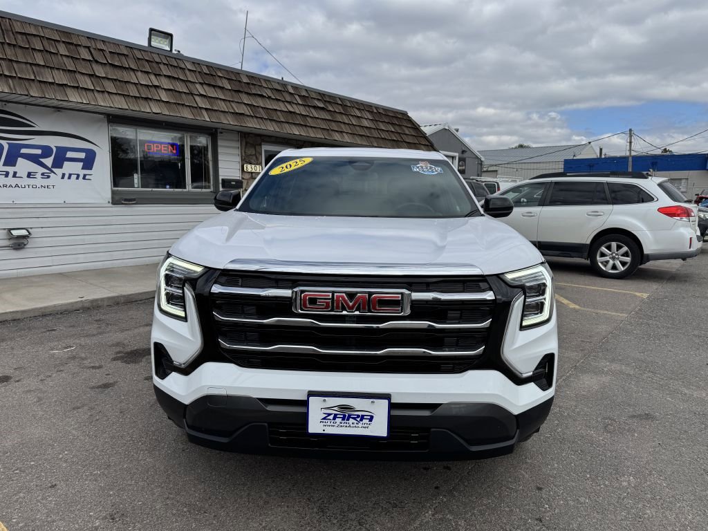 Used 2025 GMC Terrain Elevation image 2