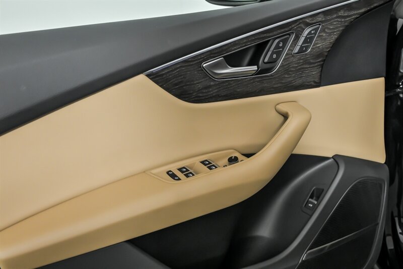 Used 2020 Audi Q8 Prestige AWD/4WD image 14