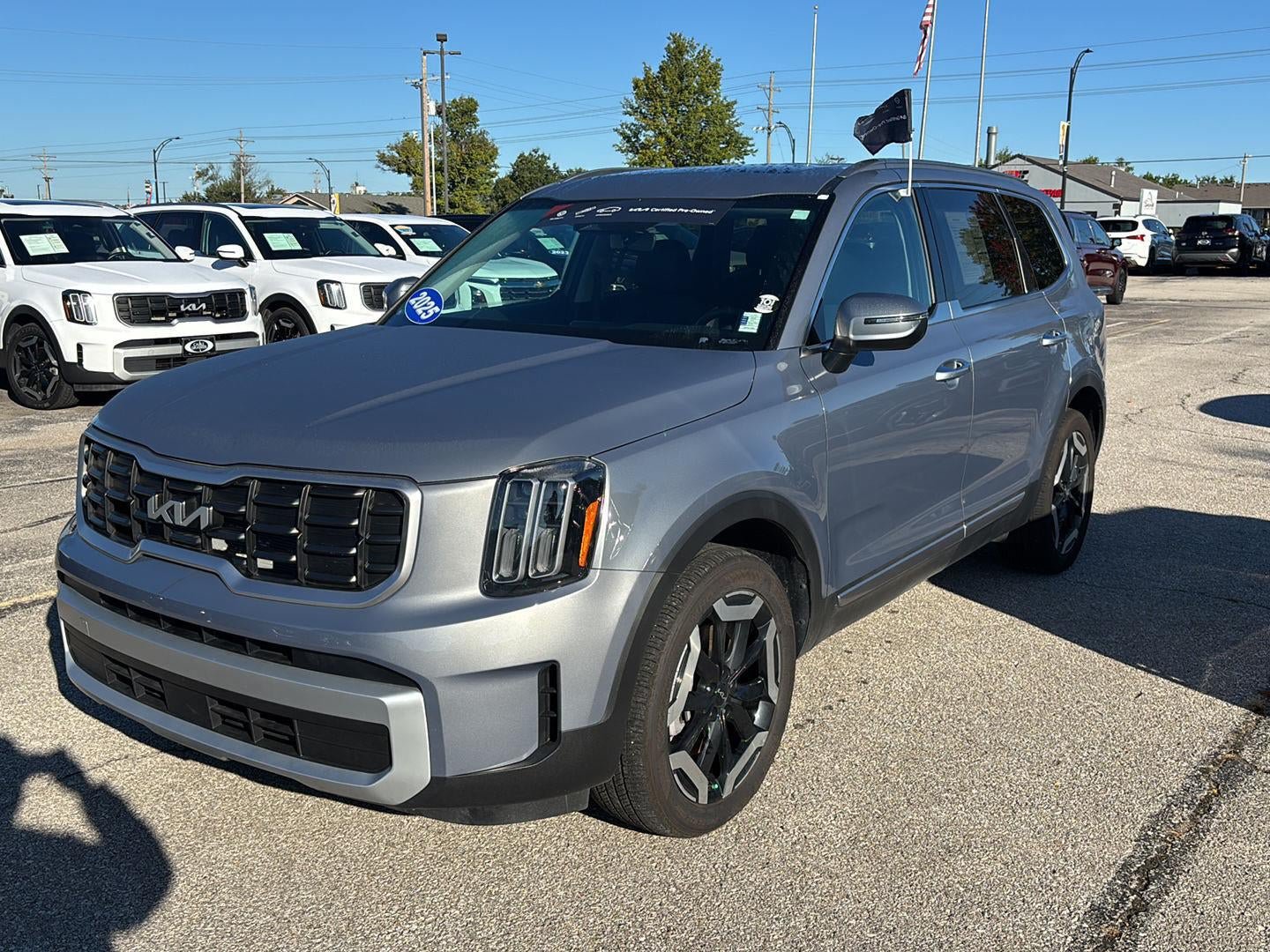 Certified 2025 Kia Telluride S FWD image 3