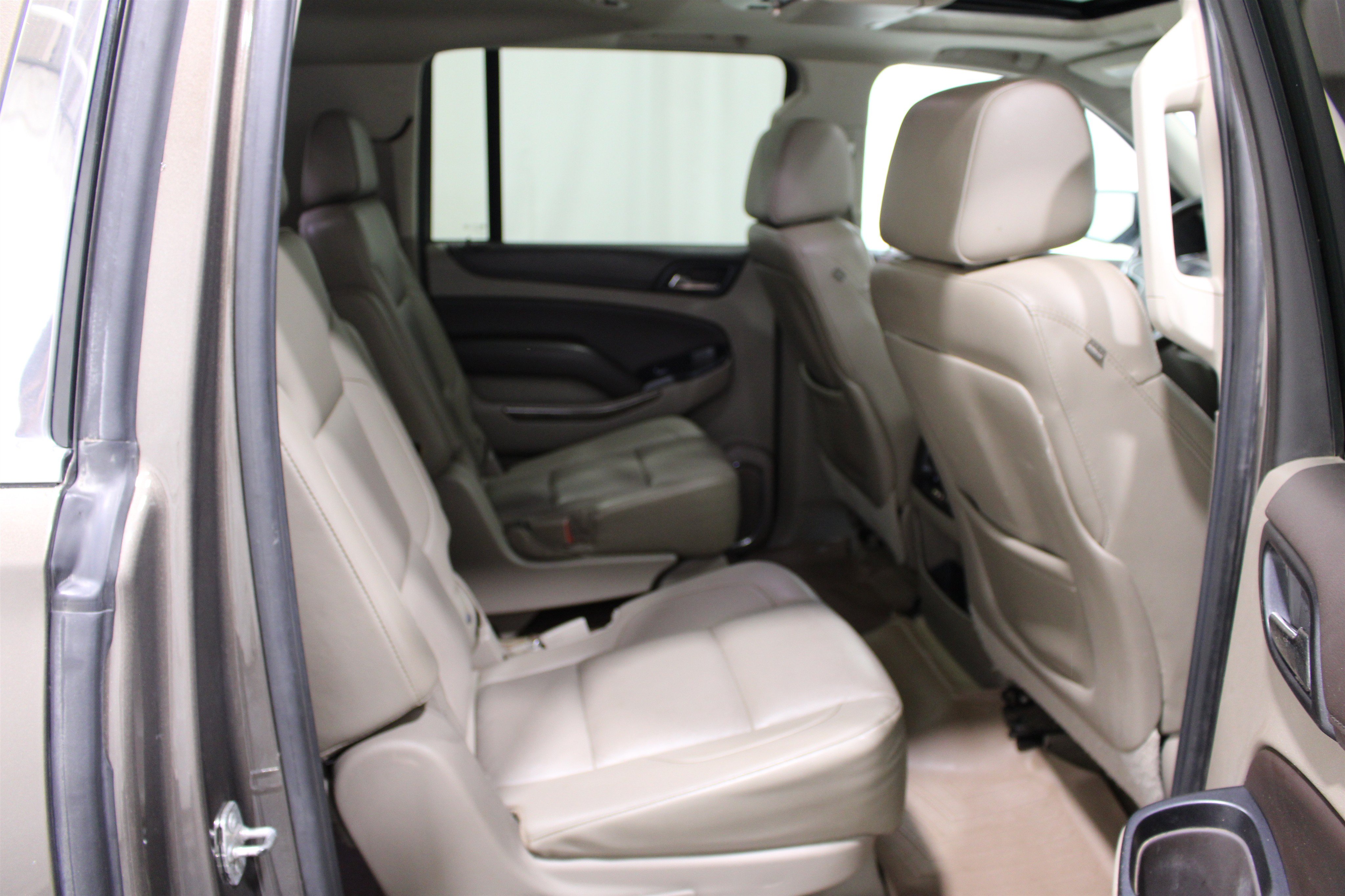 Used 2015 Chevrolet Suburban LT AWD/4WD image 25