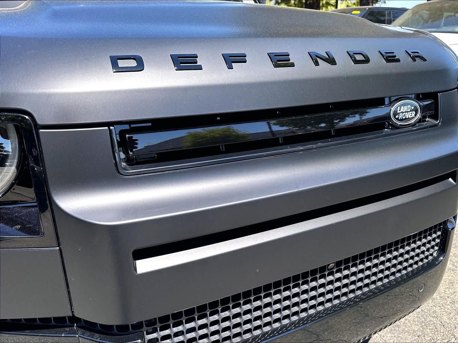 New 2026 Land Rover Defender 130 X-Dynamic SE AWD/4WD image 34