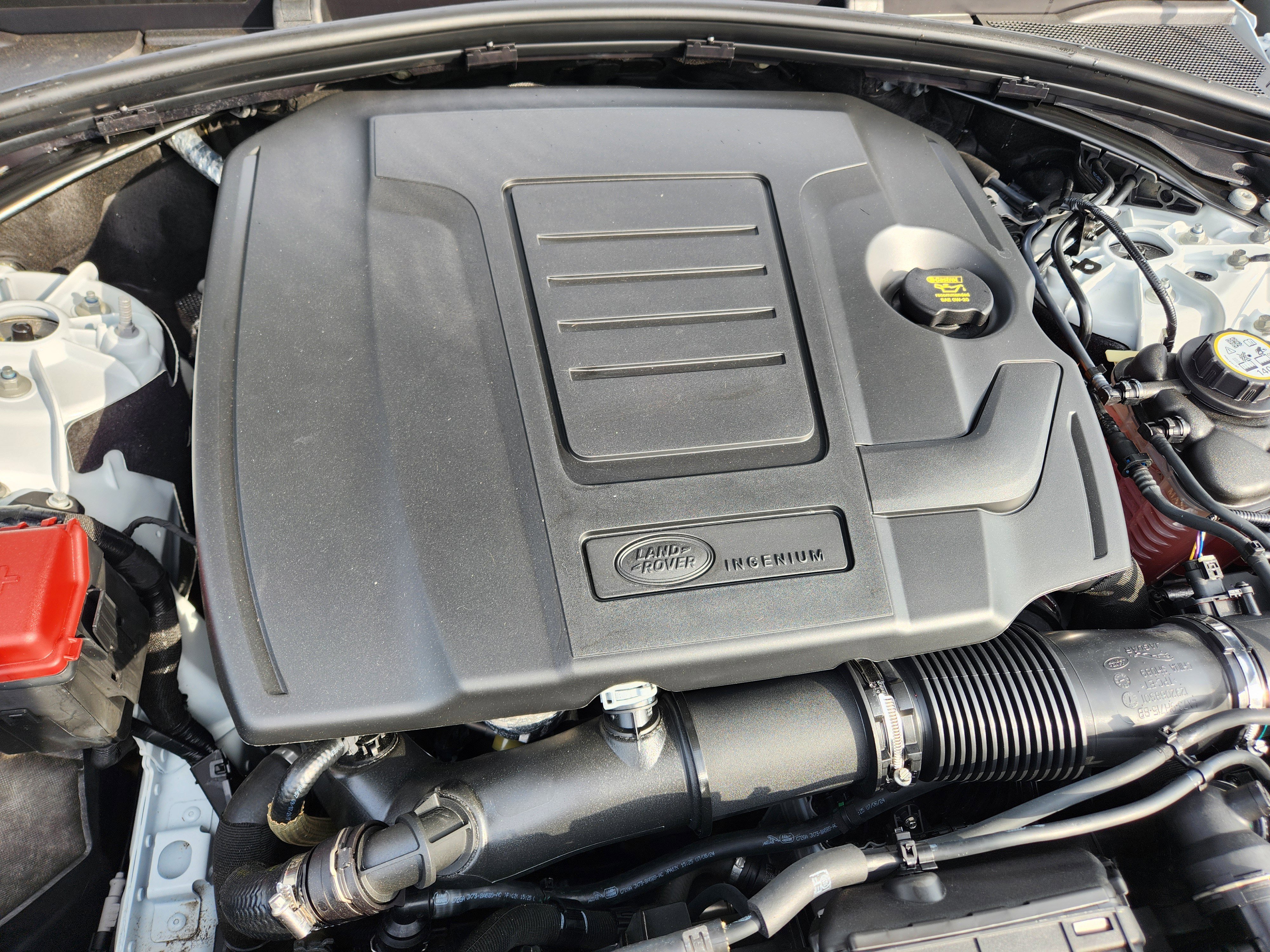 Certified 2026 Land Rover Range Rover Velar Dynamic SE AWD/4WD image 9