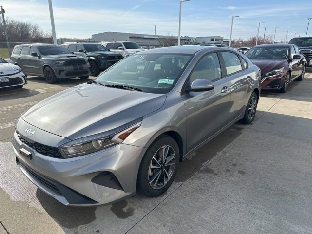 Used 2024 Kia Forte LXS image 3