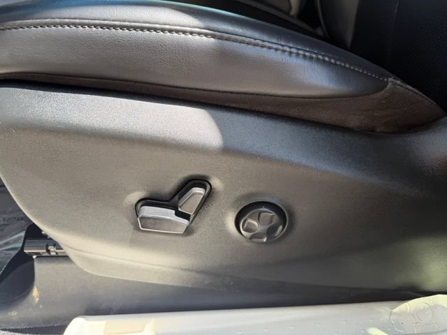Used 2023 Chrysler Pacifica Touring-L FWD image 19