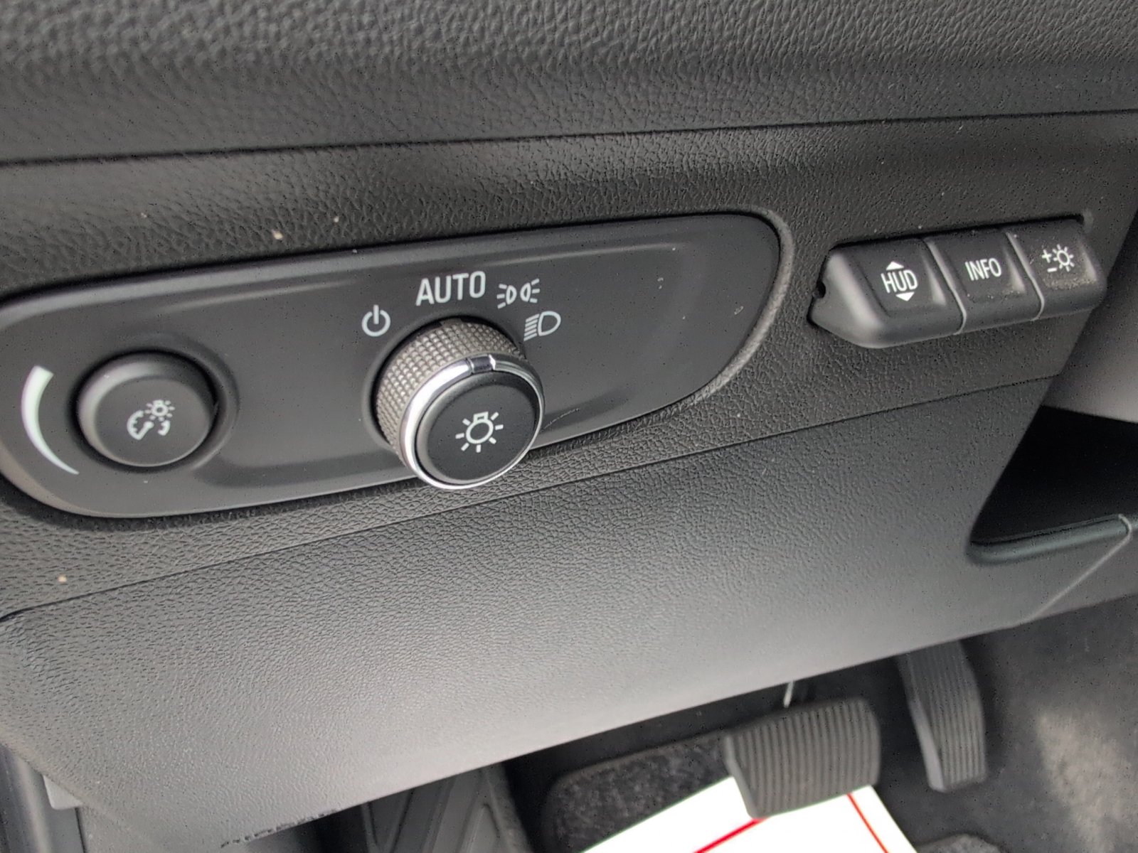 Used 2023 Buick Envision Avenir AWD/4WD image 22